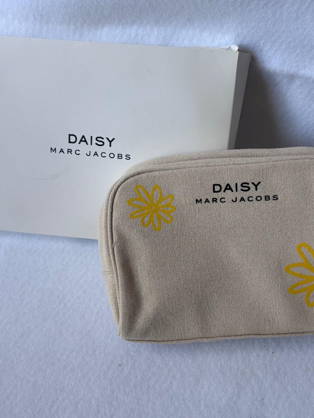 New Marc Jacobs Daisy Canvas Cosmetic Bag Pouch Makeup Case with Box